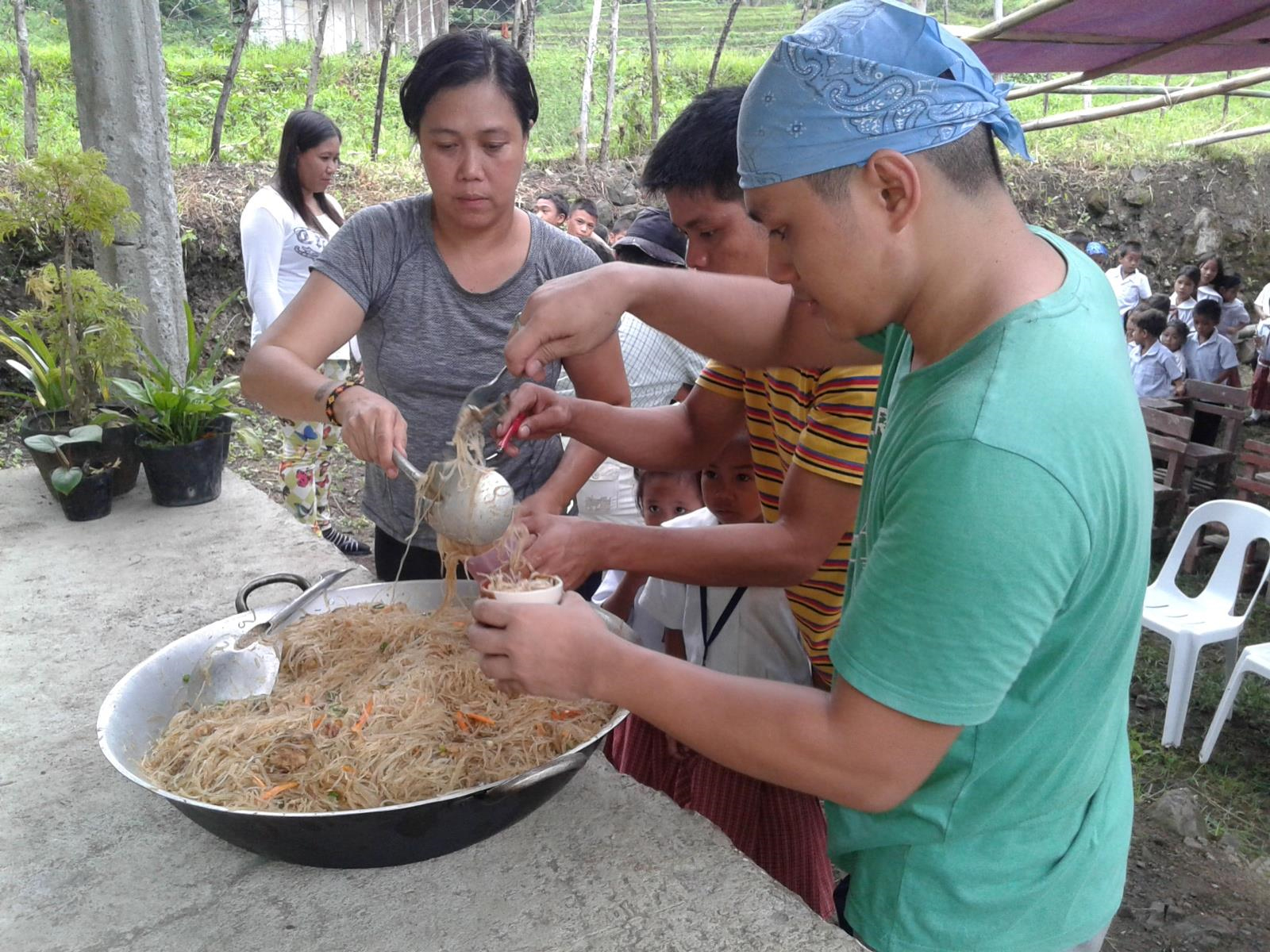 Donate to the Missionaries of the Sacred Heart and help feed families in the Philippines.